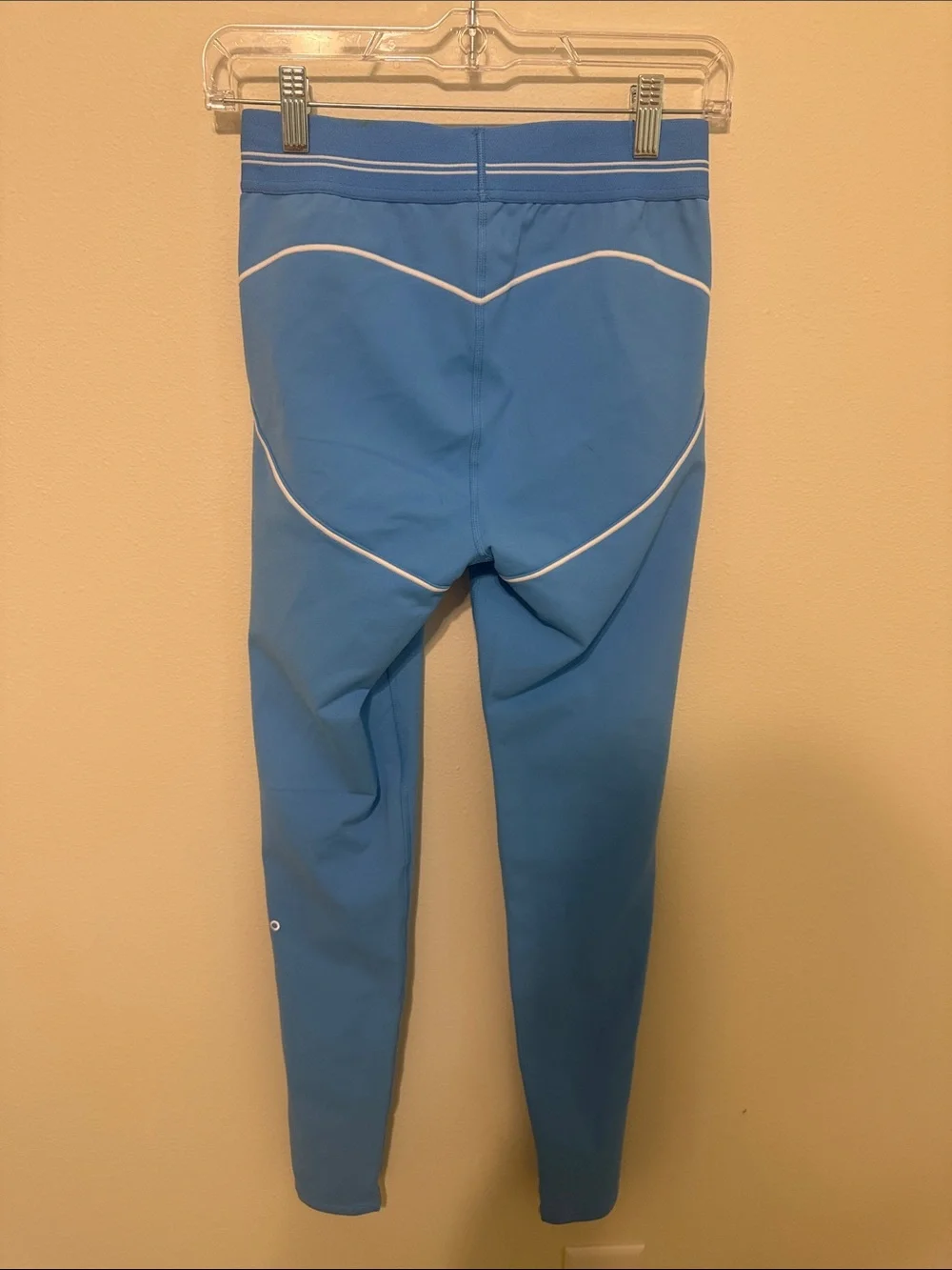 ALO  Women’s Yoga Blue Leggings with White Piping